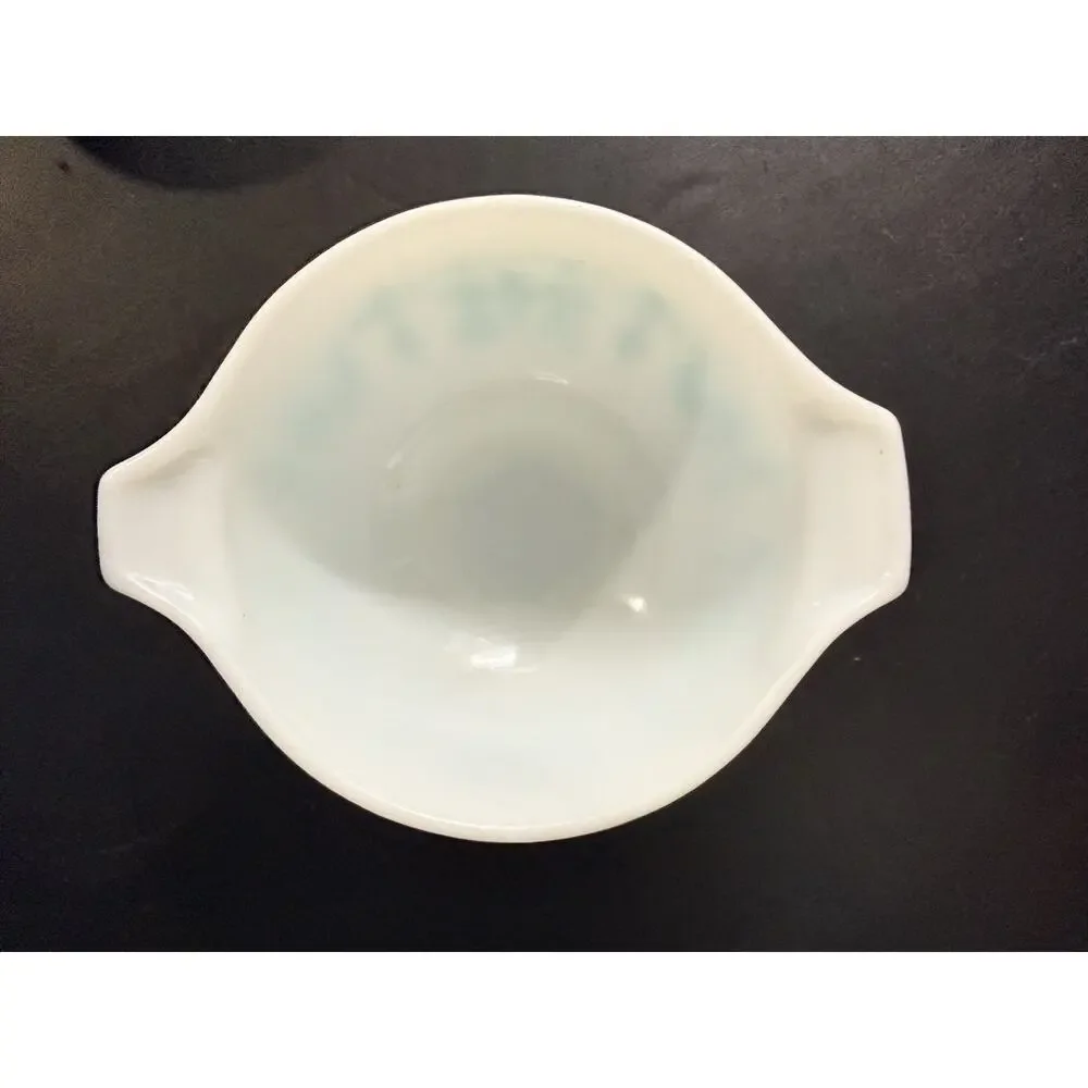 Vintage Pyrex Amish Farm Turquoise Milk Glass Mixing Bowl Pour Spout 7”